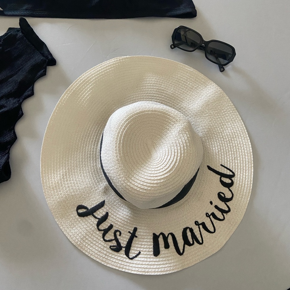 C.C White 'Just Married' wide brimmed paper sun Hat